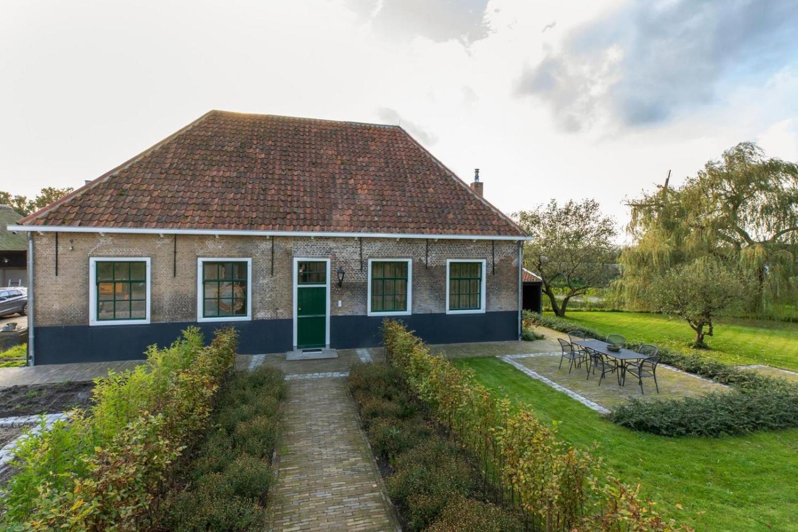 Vakantiehuis 'Boerderij Molenhof' - Stationsweg 5 | Heinkenszand Экстерьер фото